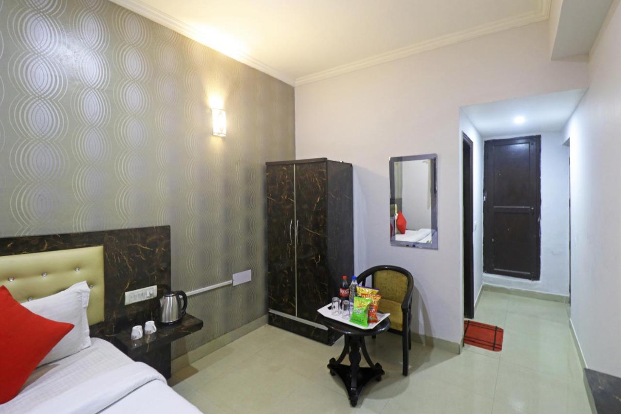 Airport Samara Inn New Delhi Exterior photo