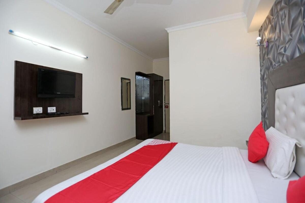 Airport Samara Inn New Delhi Exterior photo