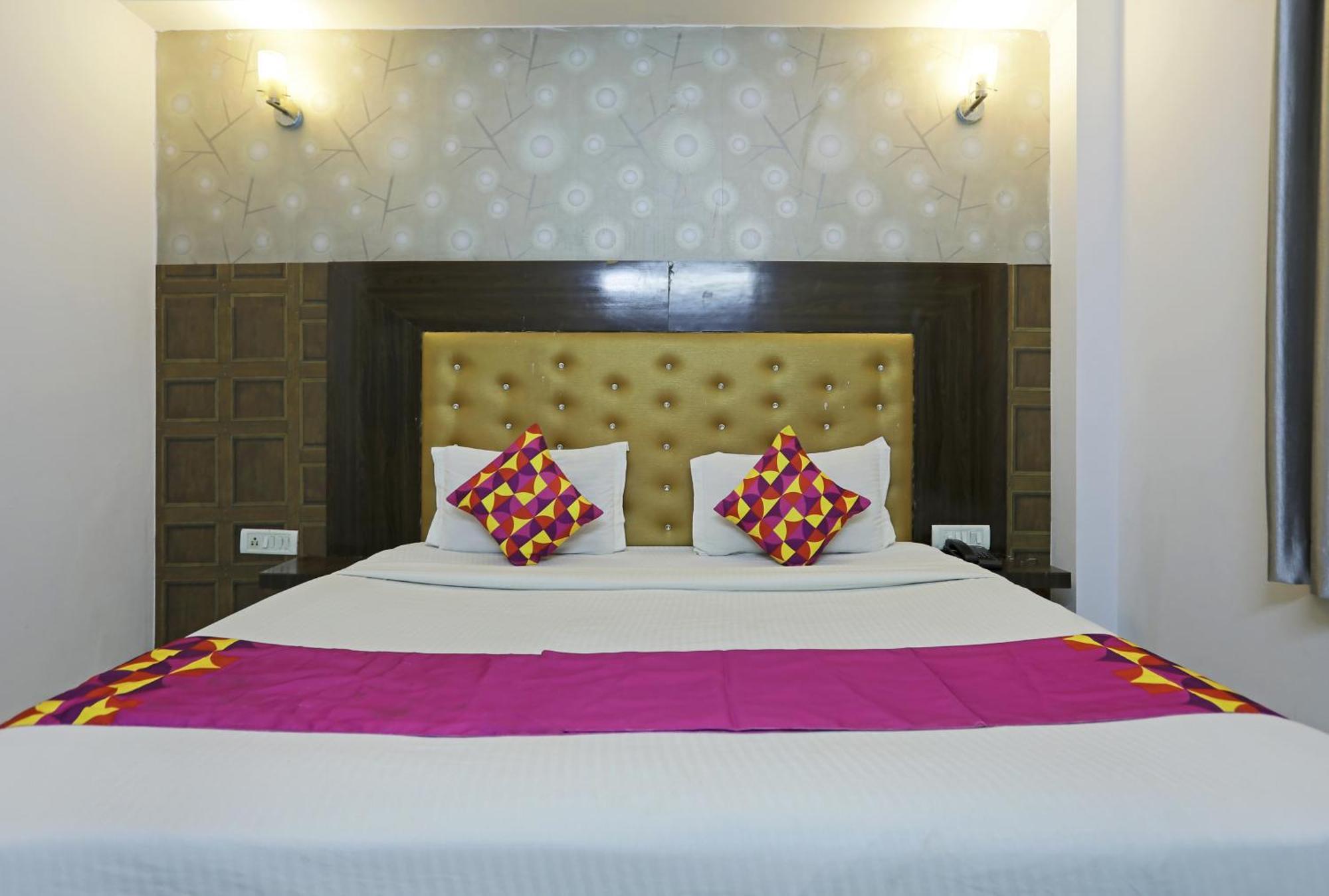Airport Samara Inn New Delhi Exterior photo