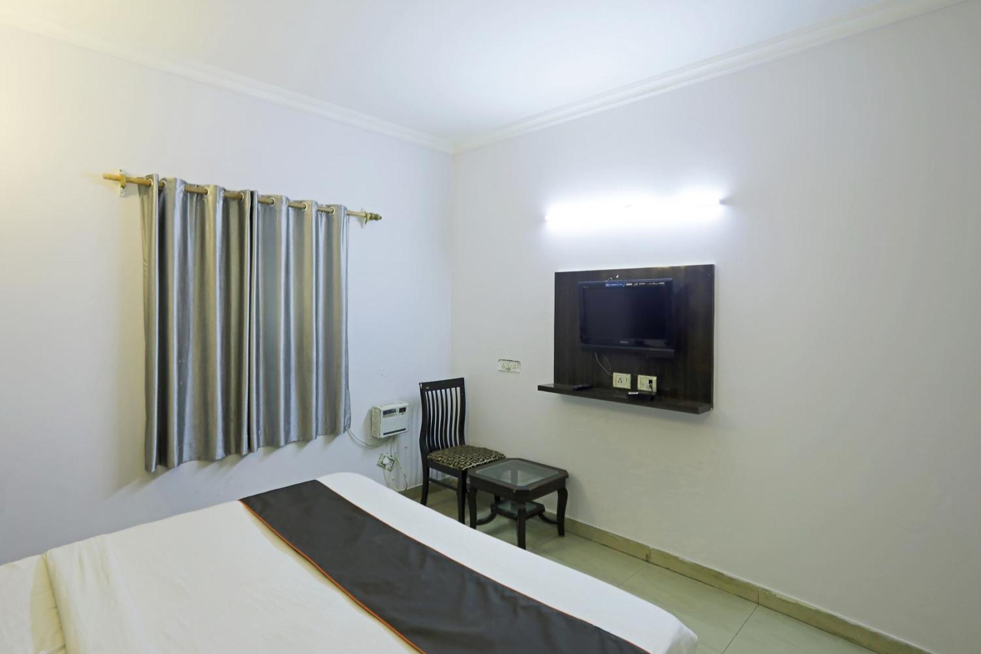 Airport Samara Inn New Delhi Exterior photo